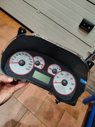 Quadro strumenti conta km fiat grande punto diesel