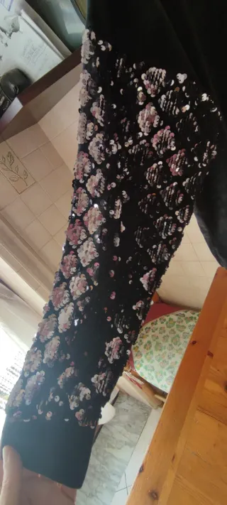 Maglia donna nera con maniche paillettes