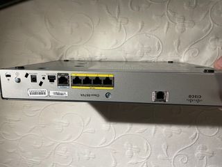 Router Cisco 800 Series con cargador