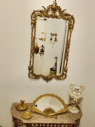 Appendiabiti da parete con design di carro romano, ideale per l'ingresso.