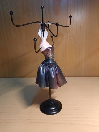 Espositore Portagioie a forma di manichino