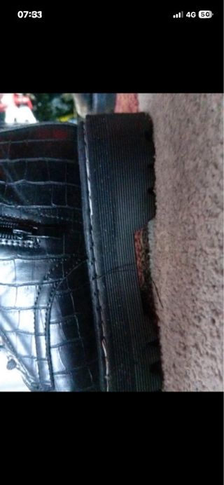 Stivaletti neri effetto coccodrillo taglia 41