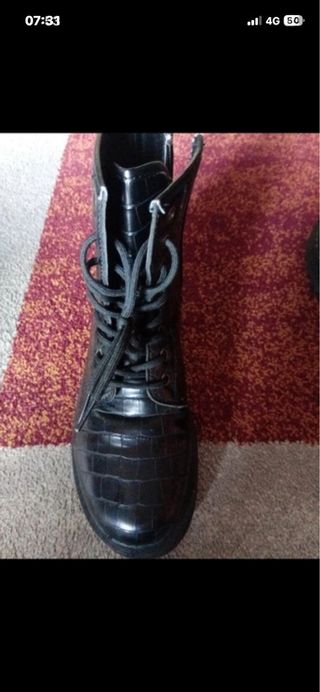 Stivaletti neri effetto coccodrillo taglia 41