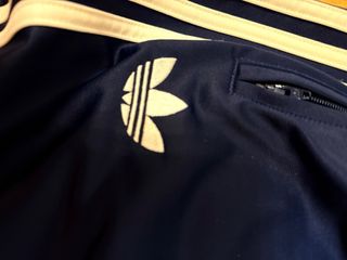 Pantalón chándal Adidas x Oasis azul