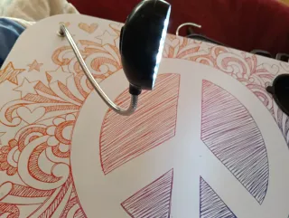 Mesa para portátil con luz y portavasos