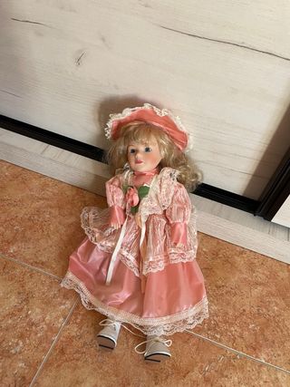Muñeca de porcelana vintage
