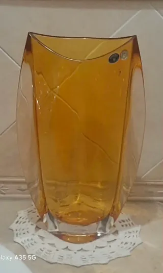 Vaso in vetro di Bohemia color ambra e bordi trasp
