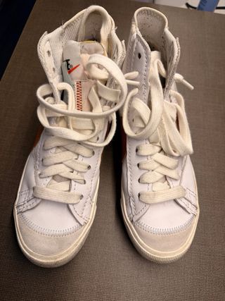 Nike Blazer Mid '77 Naranja y Blanco