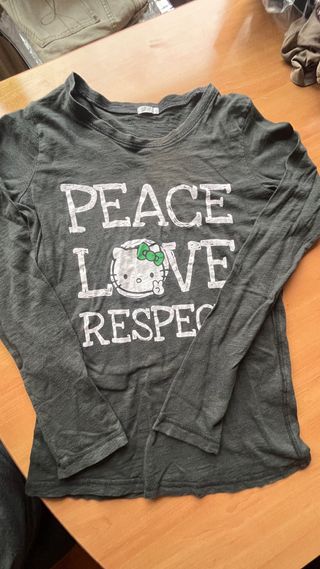 Camiseta gris Oysho Hello Kitty