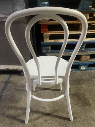 Sillas de resina blancas (pack) 12€