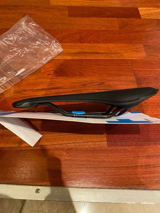 Sillín Pro Falcon Performance Negro