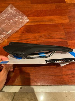 Sillín Pro Falcon Performance Negro