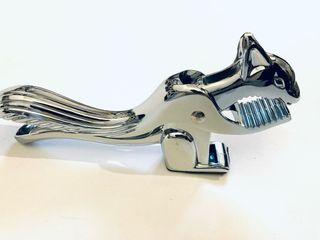 Cascanueces Ardilla Metálico Plateado