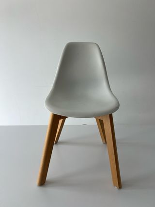 Mesa y 4 sillas infantiles blancas