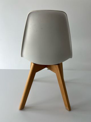 Mesa y 4 sillas infantiles blancas