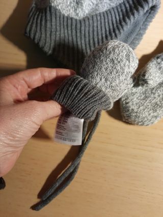 Set cappellino e muffole neonato grigio