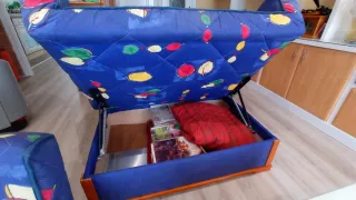 3 Sofás dobles con cajón de base.