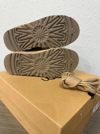 UGG Lowmel Sand