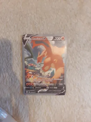 Carta Pokémon Charizard V 220 HP