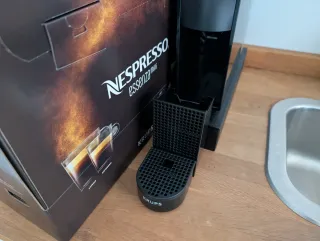 Cafetera Nespresso Essenza Mini Krups