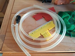 Accesorios para acuario: red y decoración