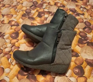 Botines negros y grises con cremallera