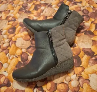 Botines negros y grises con cremallera