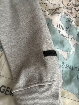 Conjunto chándal Essentials gris 1977