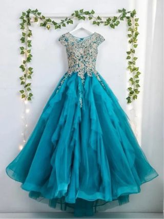 Vestido de fiesta largo dorado y turquesa