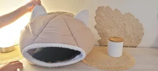 Cama Cueva para Gatos Beige y blanca