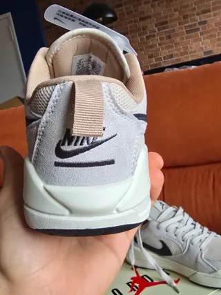 Jordan Sneakers Bege/Cinza