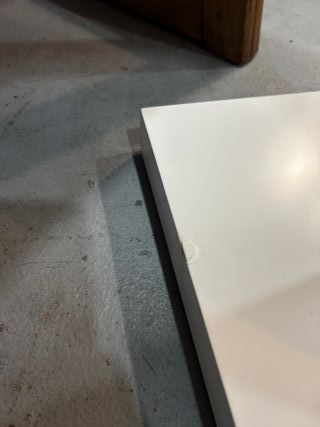 Atril moderno de madera lacada en blanco