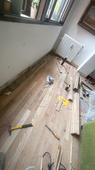 Acuchillado y barnizado de suelos de madera