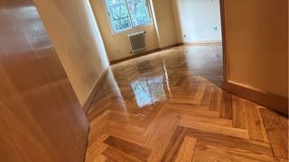 Acuchillado y barnizado de suelos de madera