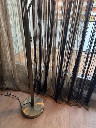 Lámpara de pie dorada lectura y ambiente