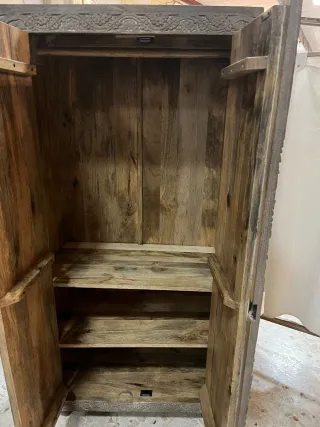 Buffet Mango Tallado Gris de la india