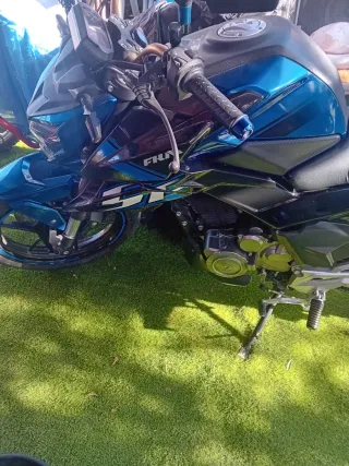 Moto 125cc Naked Azul y Negra