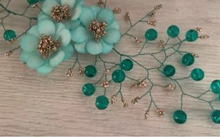 Tocado de flores y perlas para eventos