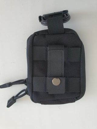 Funda molle para cinturón con mosquetón 13x10x2 cm