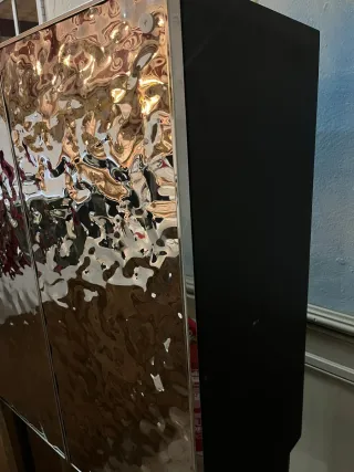 Buffet metal acero plateado diseño moderno