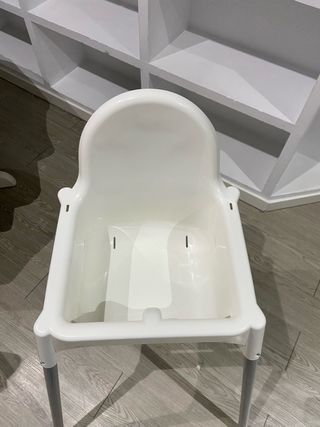 Trona Ikea Blanca. Regalo el cojín reductor.