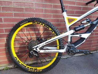 YT Capra Cf Pro Race Carbono Talla M