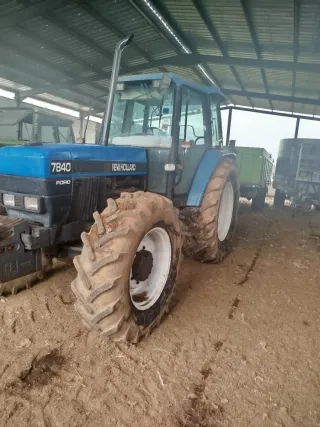 New Holland doble tracción