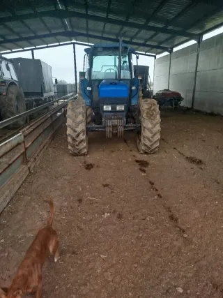 New Holland doble tracción