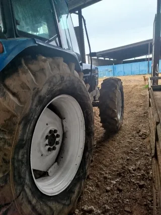 New Holland doble tracción