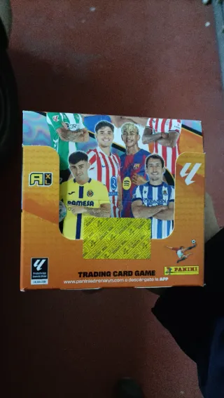 Caja Panini Adrenalyn XL 25/26