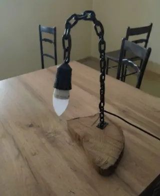 Lampada design legno e catena artigianale