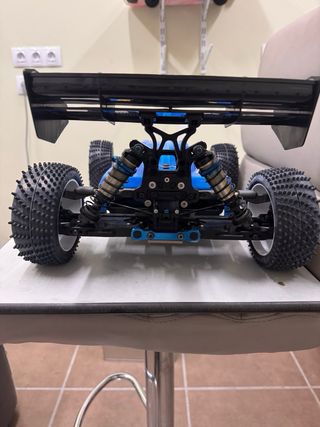 Associated RC8 B4.1e 1/8 TT
