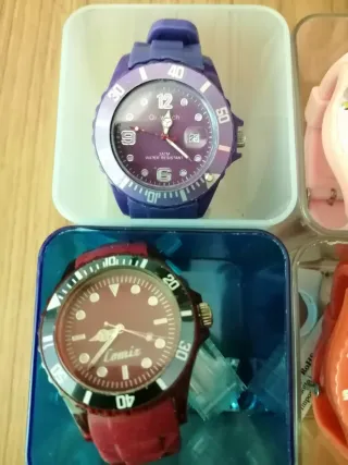 Orologi colorati con datario unisex