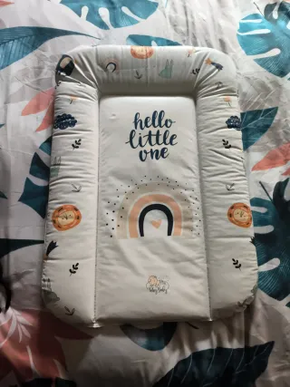 Cambiador bebé con diseño de arcoíris